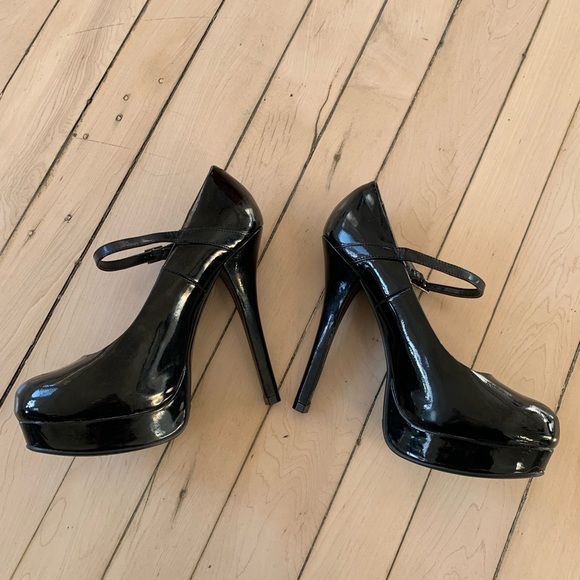 Chinese Laundry black patent pumps. 8.5 - Picture 2 of 4